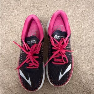 Brooks Women's Athletic Shoes - Black and Pink